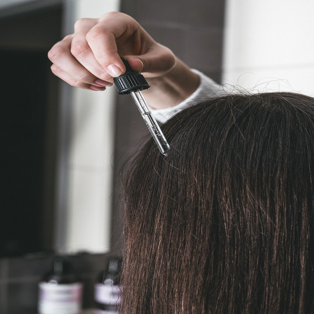 Raqzstarz Hair Growth Oil oil application