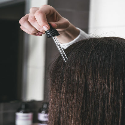 Raqzstarz Hair Growth Oil oil application